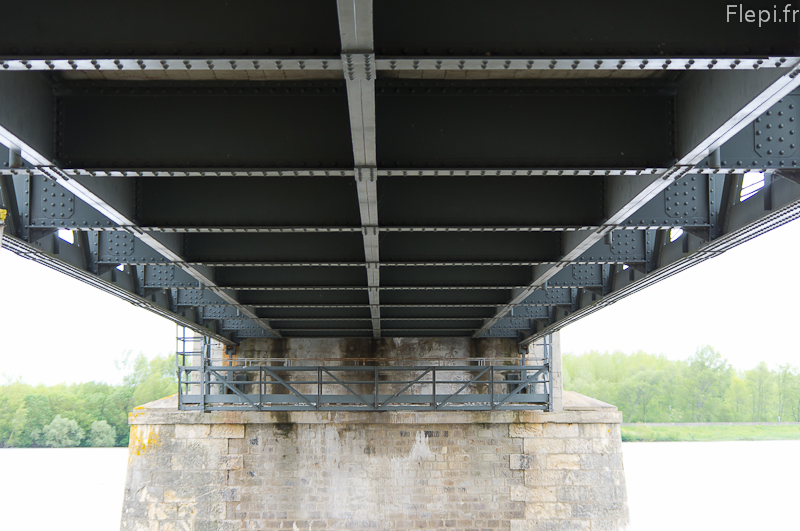 Dessous du tablier du pont de Montjean sur Loire